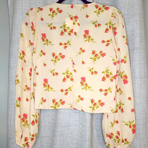 Button Closure Floral Blouse - Picture 2 of 2
